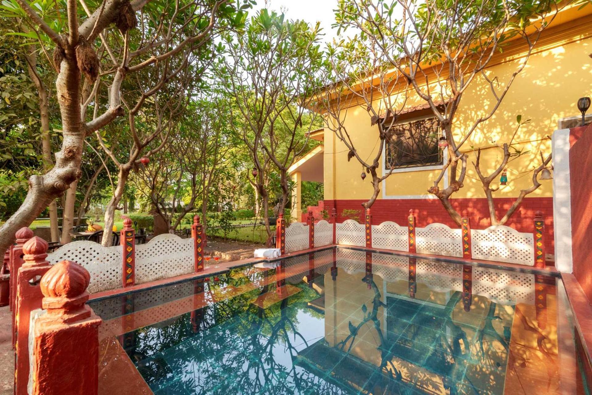 Vintage Estate - Lakeside Allure With Vintage Decor,A Plunge Pool & A Lawn Featuring A Charming Gazebo كارجات المظهر الخارجي الصورة