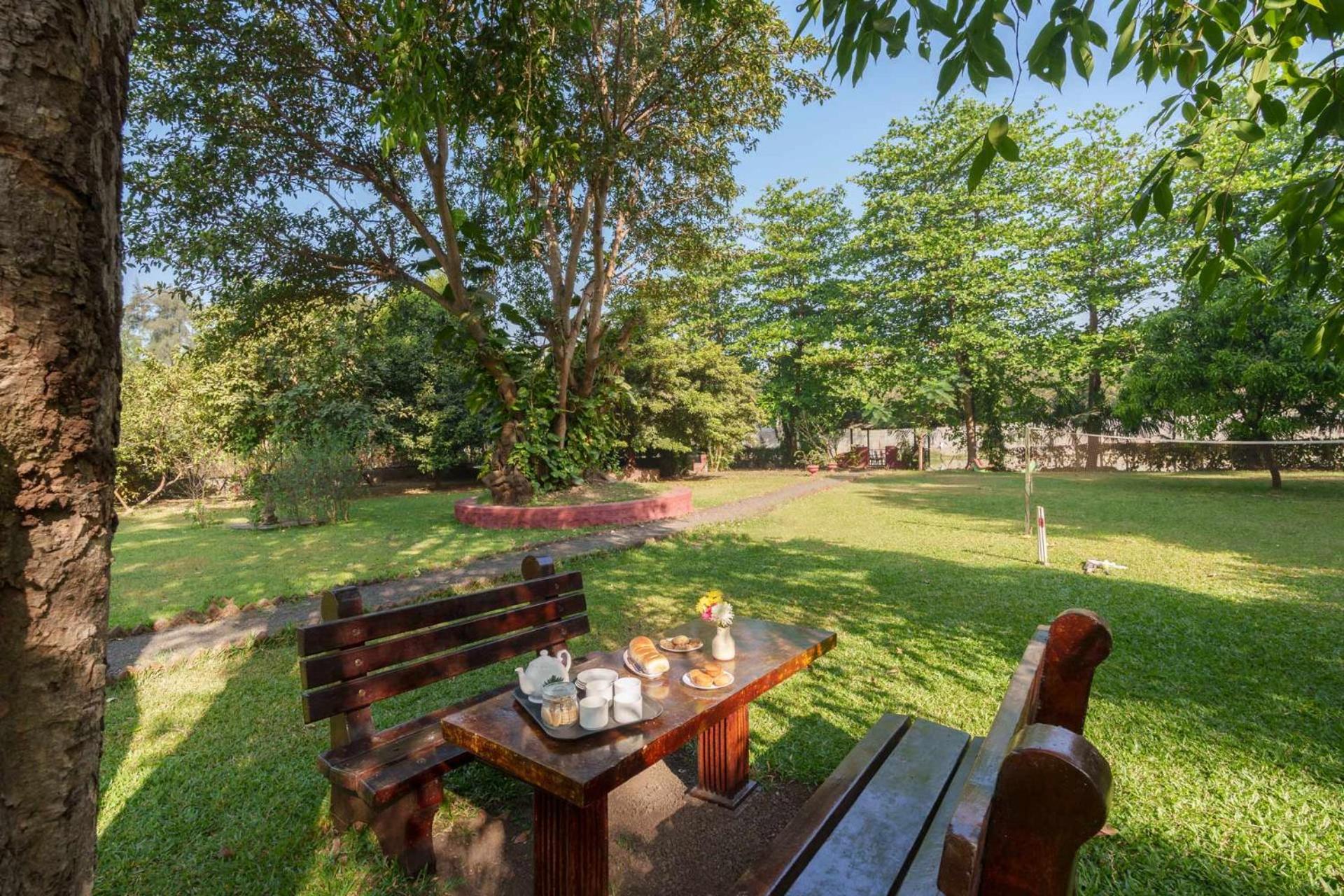 Vintage Estate - Lakeside Allure With Vintage Decor,A Plunge Pool & A Lawn Featuring A Charming Gazebo كارجات المظهر الخارجي الصورة